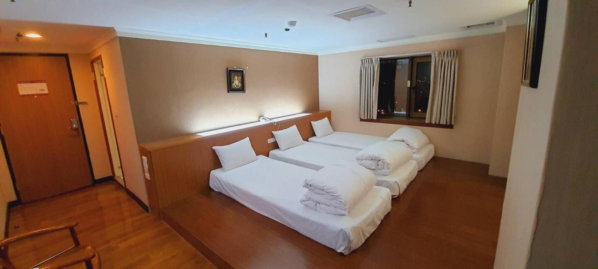 Tapeng Bay Holiday Hotel Donggang Exterior photo